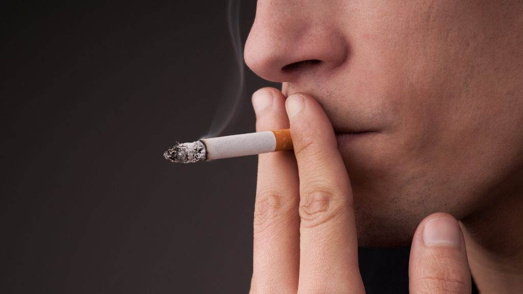 Jak palenie niszczy wzrok